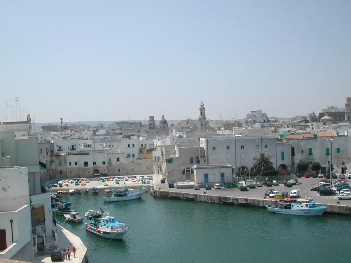 Monopoli: itinerario tra centro storico e mare in poche ore